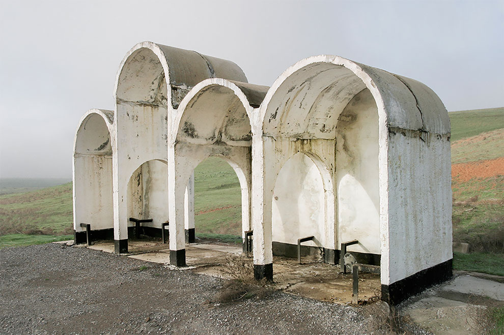 Суровое очарование советских автобусных остановок глазами канадского фотографа Суровое очарование советских автобусных остановок глазами канадского фотографа