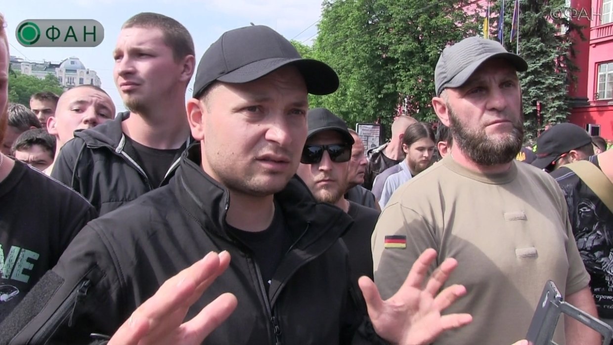 «Геи в порядке, можно грабить»: украинские власти дали бой радикалам, а Кобзарь стал лицом ЛГБТ 