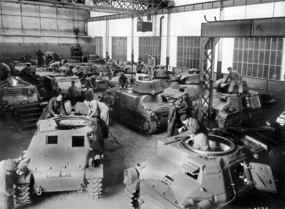 ​Сборка SOMUA S 35 являлась скорее положительным примером производства французских танков. Ежемесячно на заводе SOMUA выпускалось до 20-22 танков — в то время немцы в пределах одного завода выпускали ничуть не больше. Другой вопрос, что сборочных заводов у них было куда больше, чем у западного соседа - Колосс на глиняных ногах | Warspot.ru