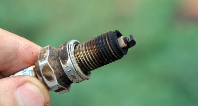 Как часто нужно менять провода у свечей зажигания? Как часто нужно менять провода у свечей зажигания? Автомобили