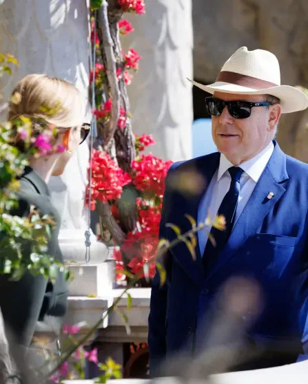 Княгиня Монако Шарлен, князь Альбер II и принцесса Каролина посетили Экзотический сад в Монако Шарлен, князь, Альбер, IIКнягиня, принцесса, княгиня, Каролина, IIПринцесса, Монако, Экзотический, ШарленКнягиня, детей, время, несколько, солнцезащитные, КаролинаКнягиня, отношениях, принц, слухи, между