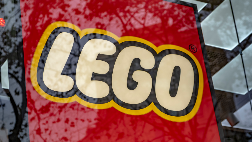 Художник из Петербурга показал концепт Lego по мотивам сказки «Морозко»