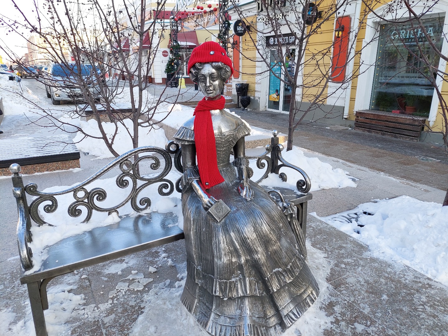 Омск, скульптура "Любочка", автор С. Норышев / Фото Natalya Dolidenok