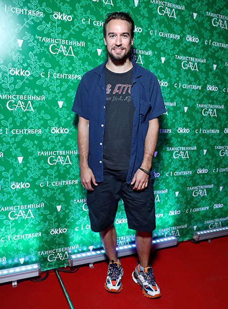 Катерина Шпица с сыном и женихом, Ирина Хакамада, Ирина Безрукова и другие гости премьеры фильма "Таинственный сад" Катерина Шпица с сыном и женихом, Ирина Хакамада, Ирина Безрукова и другие гости премьеры фильма "Таинственный сад" Кино,Кино