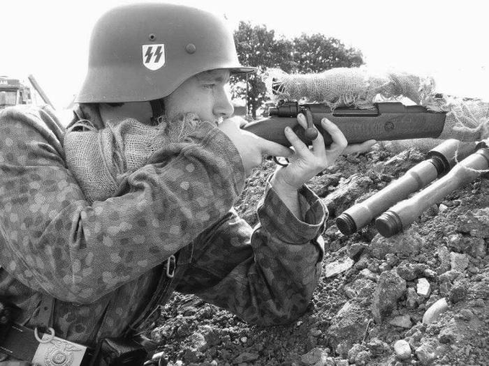 Немецкие снайперы времен Второй мировой войны использовали винтовку Маузера.