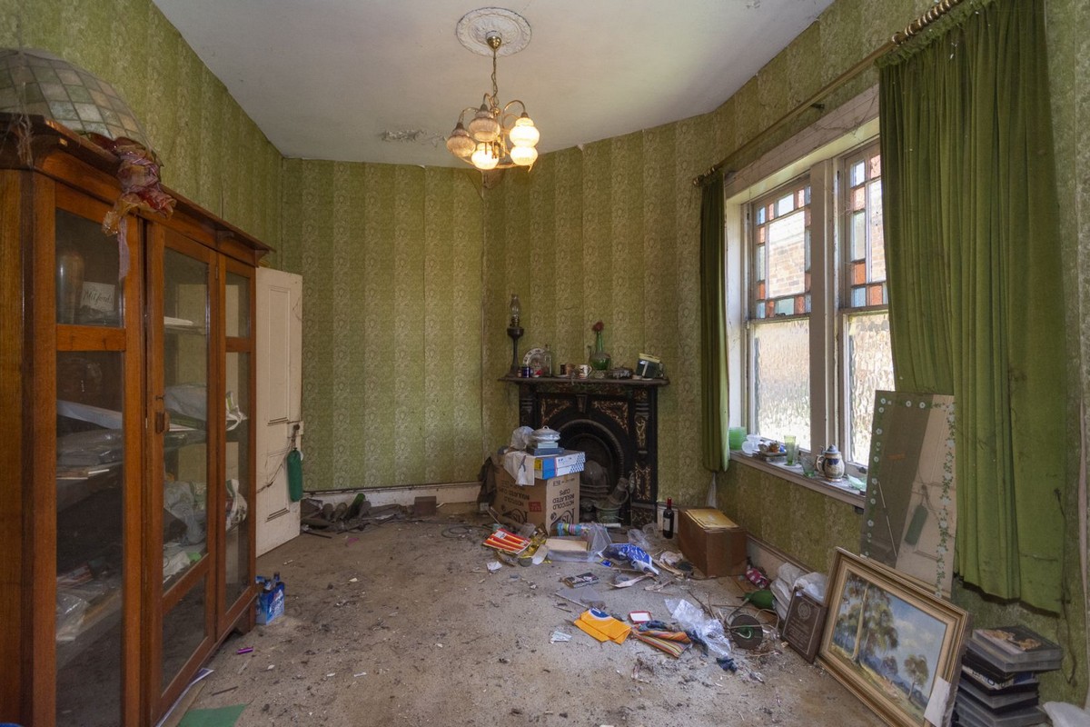 Прогулка по «дому-призраку», который стоит  млн 