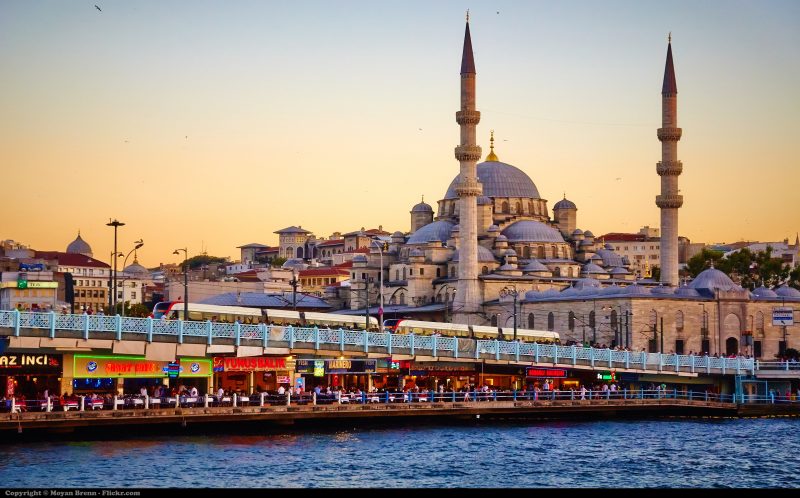 Индустрия туризма Турции слишком медленно восстанавливается после разрушительных землетрясений