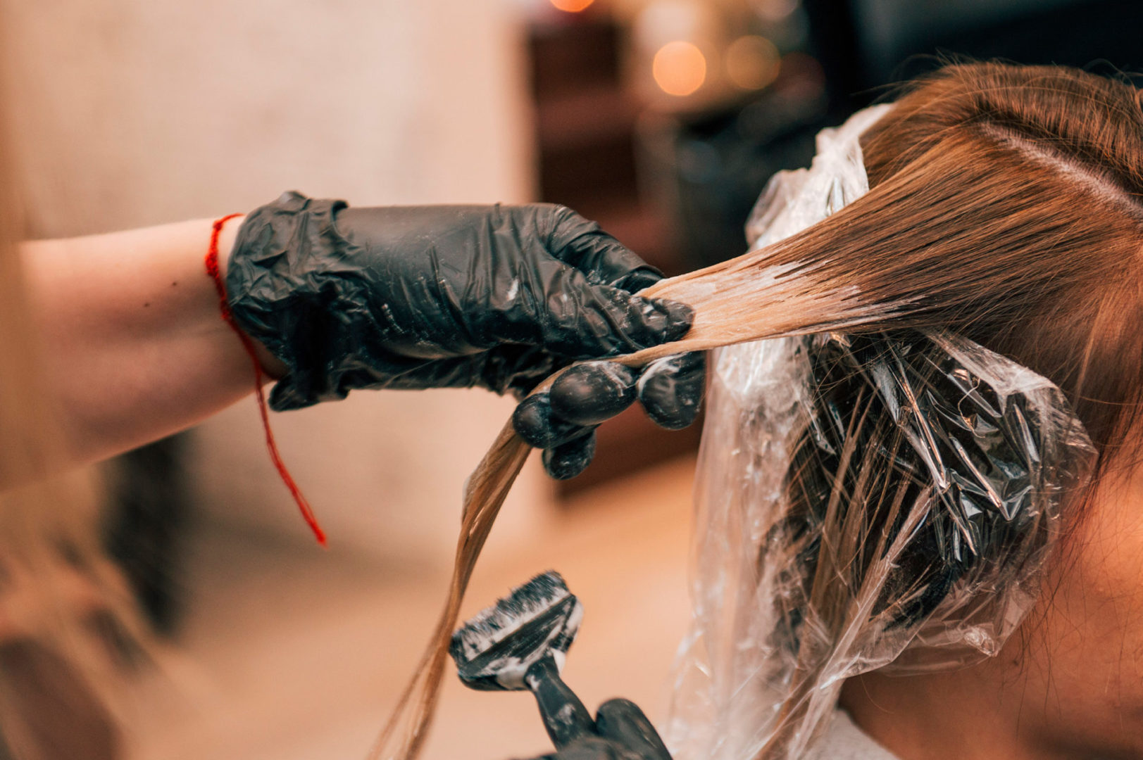 Как в парикмахерской делают смывку волос в парикмахерской