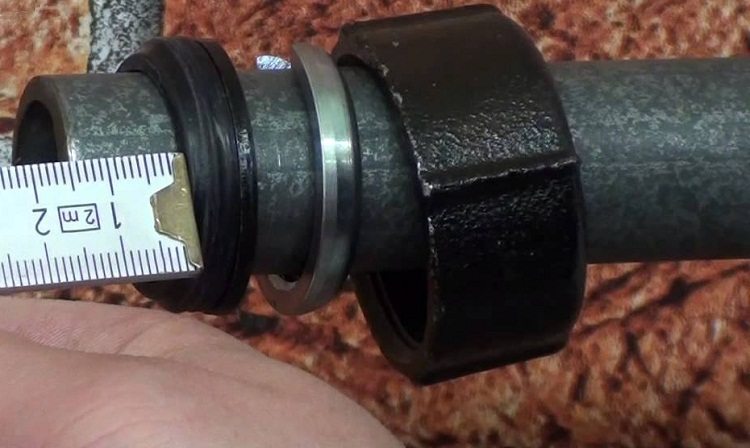 Как соединить металлическую трубу слива ванны с пластиковой канализацией Как соединить металлическую трубу слива ванны с пластиковой канализацией самоделкин,сделай сам,советы