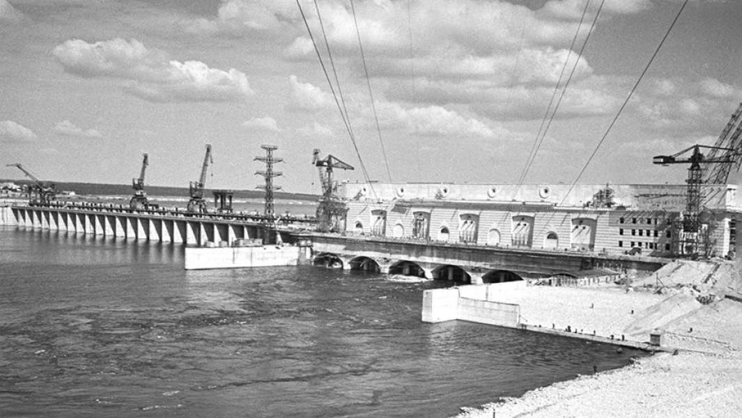 Строительство Каховской гидроэлектростанции. 1956 год