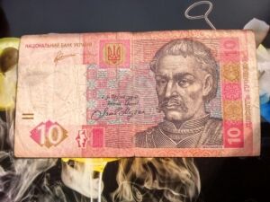 Украинцы обнаружили на 10-гривневой купюре ошибку - на ней не Иван Мазепа