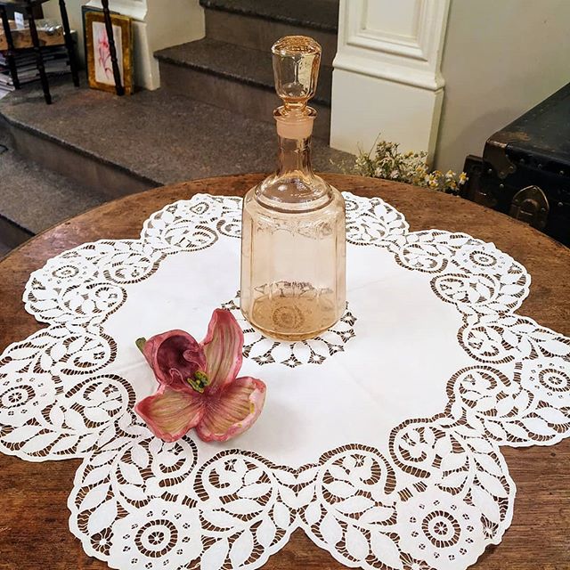 Две веселых истории про стеклянный графин