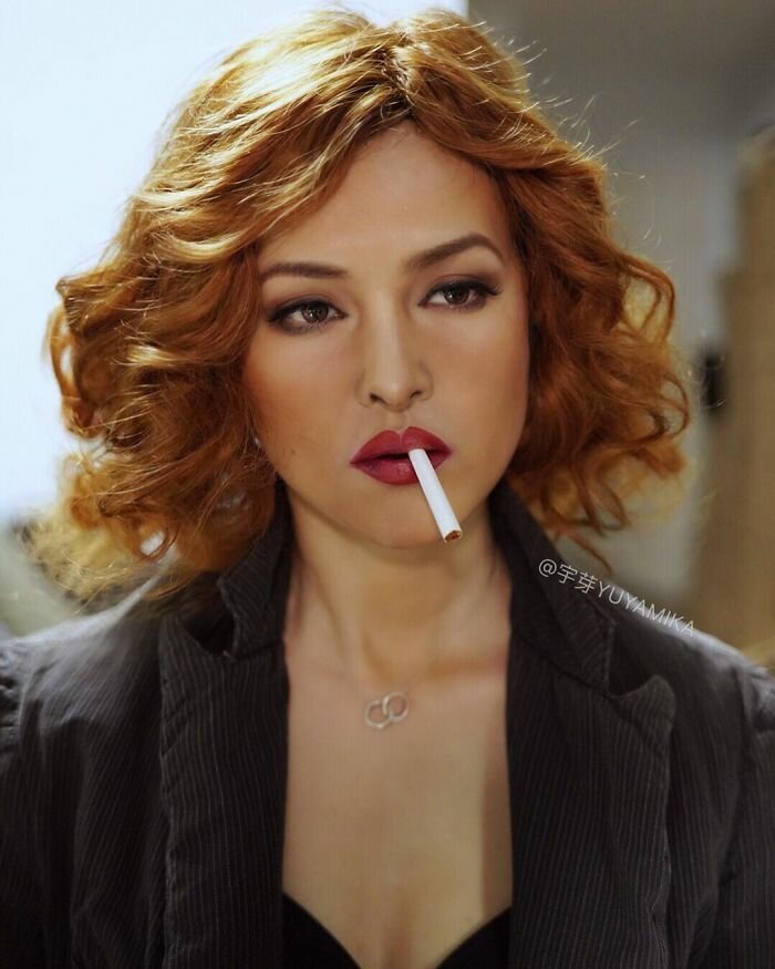 Китаянка с помощью макияжа способна превратиться в кого угодно 