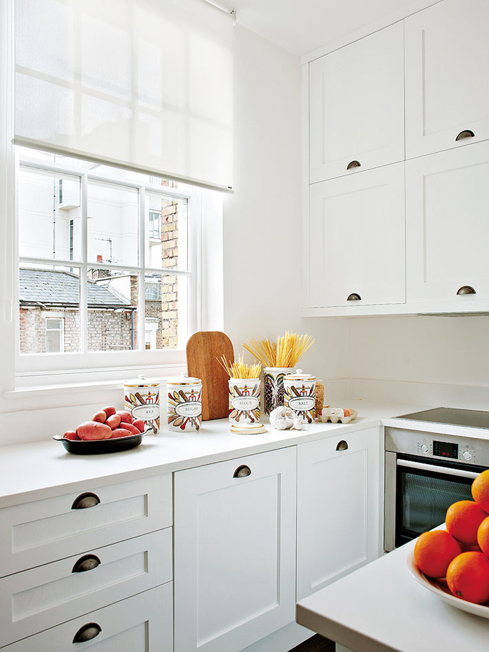 белый цвет в интерьере кухни фото