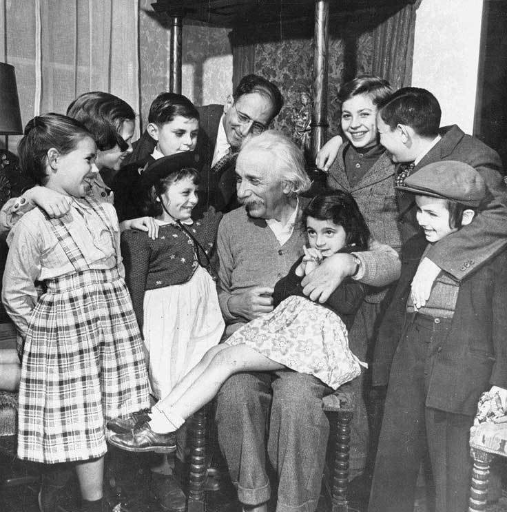 Альберт Эйнштейн в свой 70-й день рождения, 1949 год. знаменитости, редкие фото, фото
