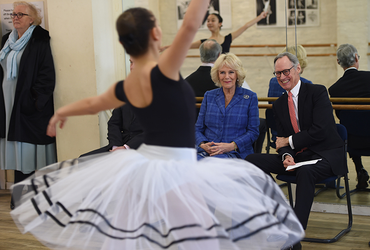 72-летняя жена принца Чарльза герцогиня Камилла начала учиться балету Монархи,Британские монархи