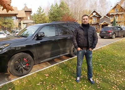 Сын судьи занимался аферами с покупкой машин сколотив ОПГ. Отжимал деньги покупателей и изибвал их