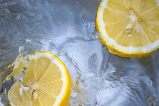 Насколько на самом деле полезна вода с лимоном? биология,еда,здоровье и питание,напитки