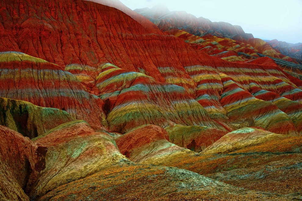 6 сказочных фото разноцветных гор Дэнксия в Китае Какоето, песчаника, просто, выглядит, который, налетом, зеленым, оранжевым, красным, покрылись, почвы, эрозии, скопления, волшебствоЛандшафт, осадков, фотошоп, качественный, похож, окрасом, необычным