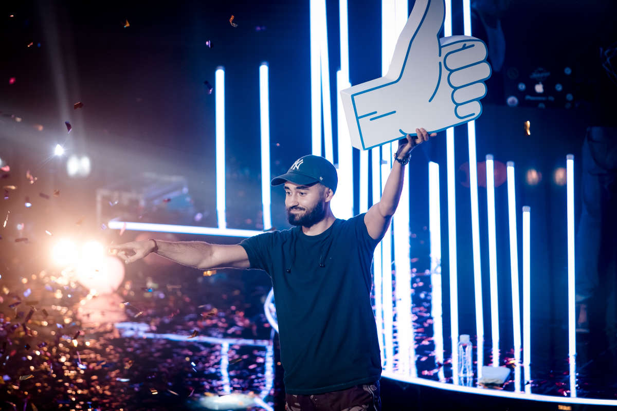 Мот ангелы. Electric angels 1990. Valora группа. Мот постер. Мот ангелы.