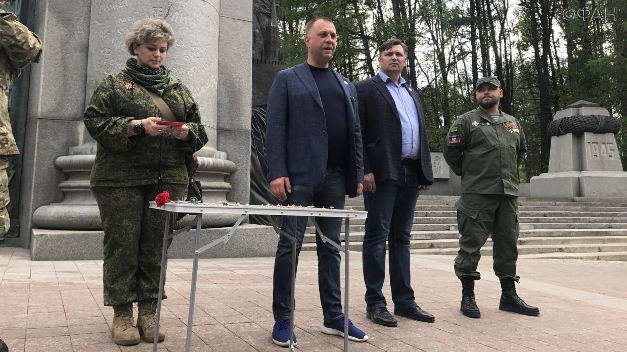Добровольцы Донбасса «сверили часы» на Поклонной горе в Москве
