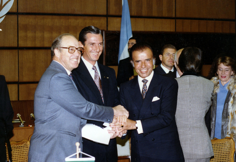 From left, Dr. Hans Blix, Dr. Fernando Collor de Mello, President of Brazil and Dr. Carlos Menem, President of Argentina, signing an agreement in December 1991.