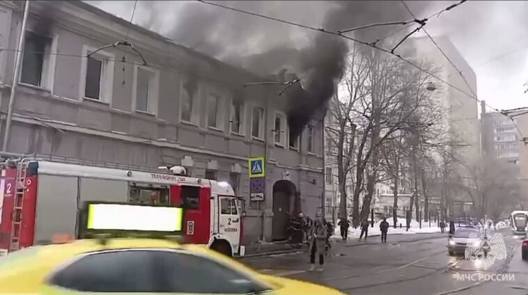 Экстренные службы потушили пожар на улице Гиляровского