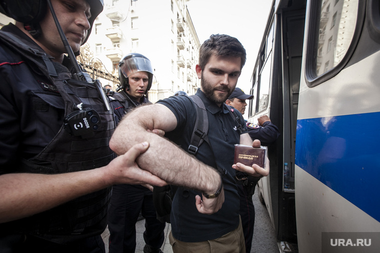 Разгон полицией несанкционированной акции оппозиции "Допускай" на Тверской улице 13. Москва