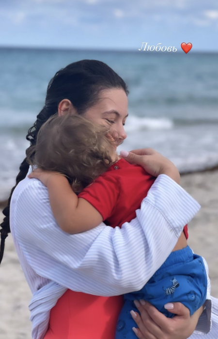 Елена Ильиных и Сергей Полунин поделились новыми фотографиями сына Мира Елена Ильиных и Сергей Полунин поделились новыми фотографиями сына Мира Дети,Дети знаменитостей