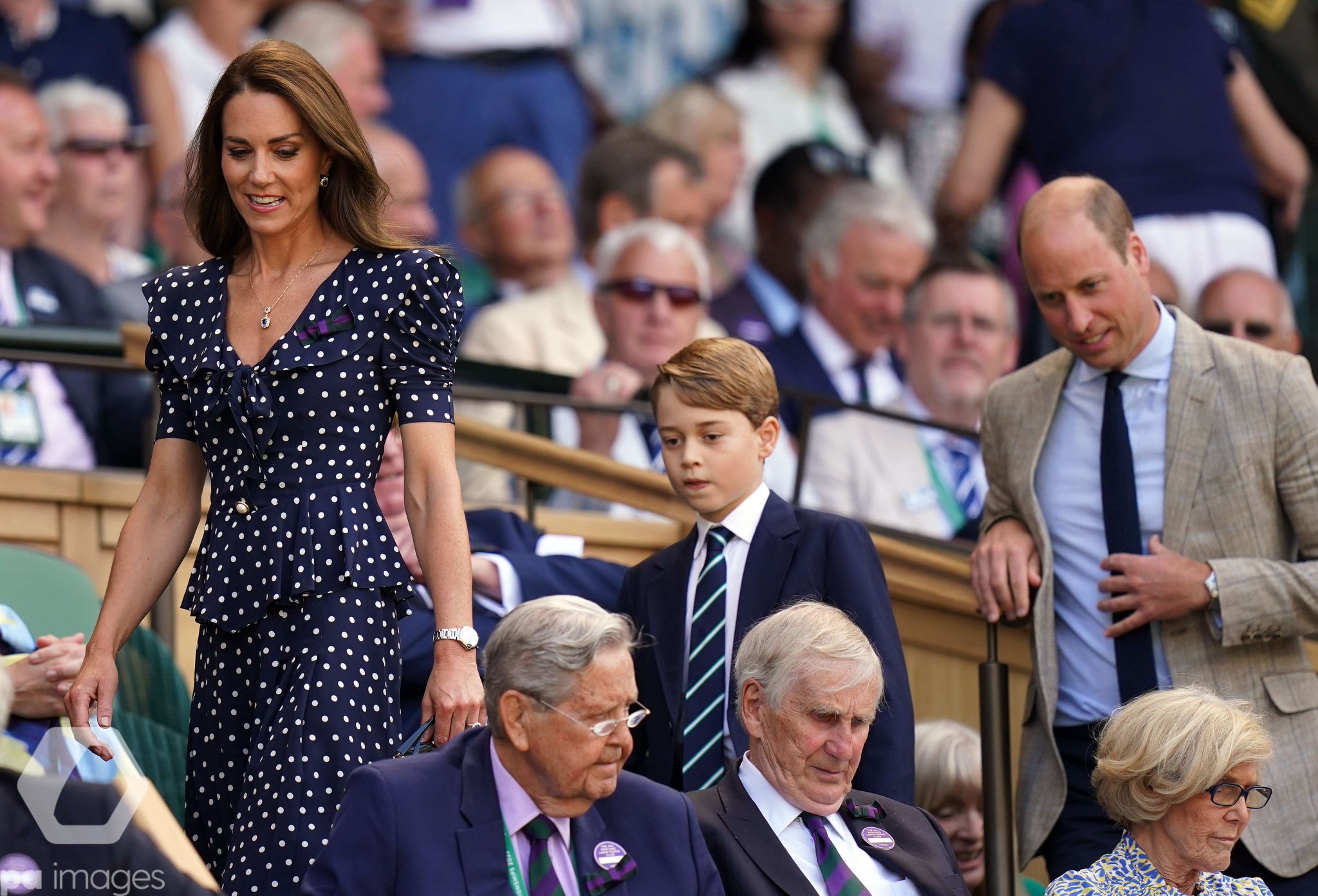 Принц Джордж в первый раз на финале Уимблдона - жара, кубок и гримасы