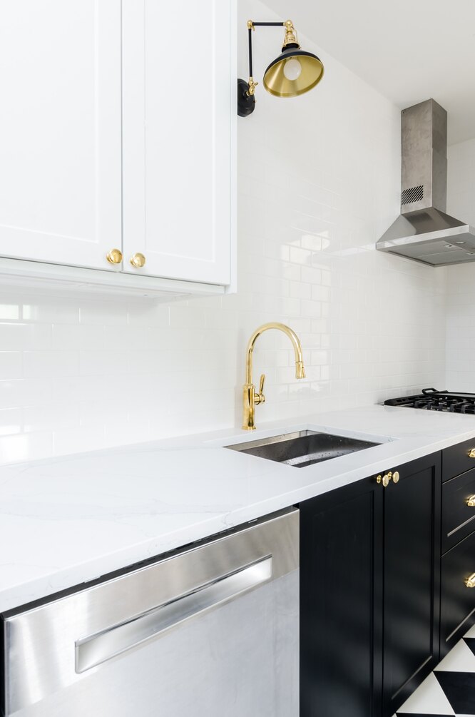 Как оживить белую кухню с помощью акцентных оттенков: вот пять самых актуальных цветов для этого идеи для дома,интерьер и дизайн