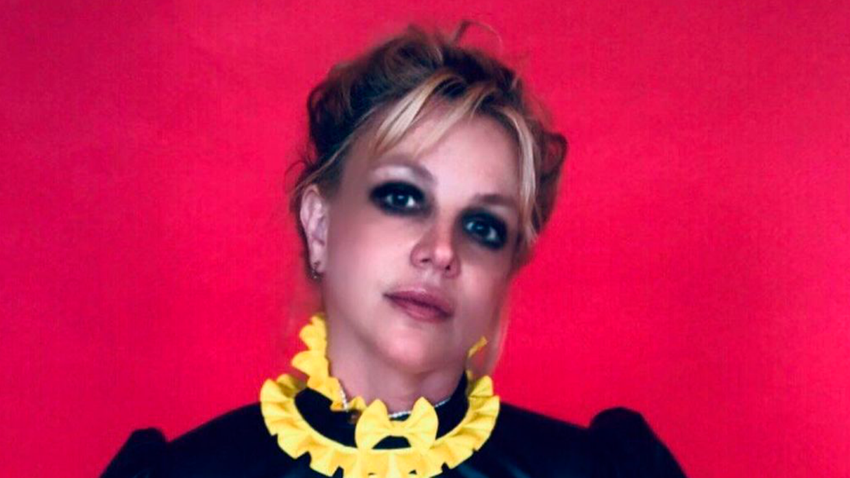 Бритни Спирс под опекой отца подавала сигналы Дрю Бэрримор в соцсетях