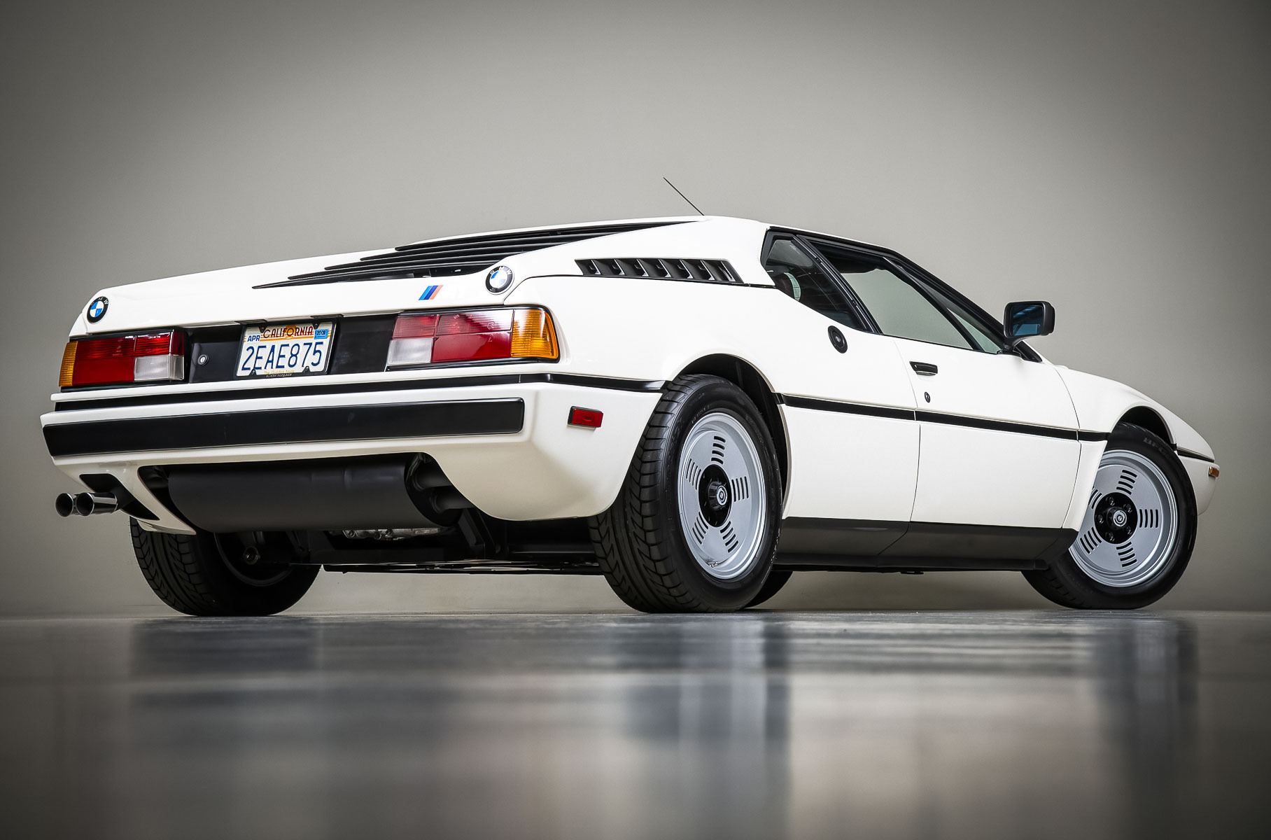 Забытый на 20 лет в гараже редчайший BMW M1 пустят с молотка Забытый на 20 лет в гараже редчайший BMW M1 пустят с молотка Новости