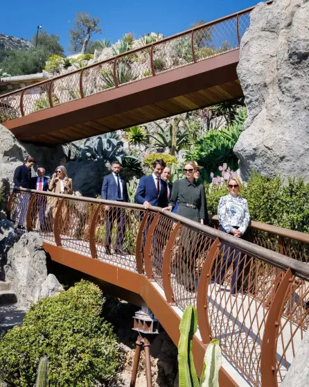 Княгиня Монако Шарлен, князь Альбер II и принцесса Каролина посетили Экзотический сад в Монако Шарлен, князь, Альбер, IIКнягиня, принцесса, княгиня, Каролина, IIПринцесса, Монако, Экзотический, ШарленКнягиня, детей, время, несколько, солнцезащитные, КаролинаКнягиня, отношениях, принц, слухи, между