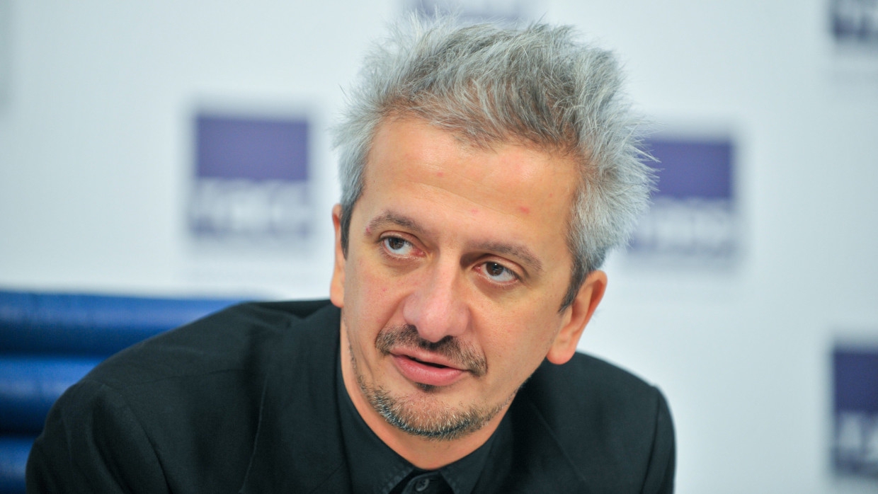 Богомолов рассказал, сколько зарабатывает в театре