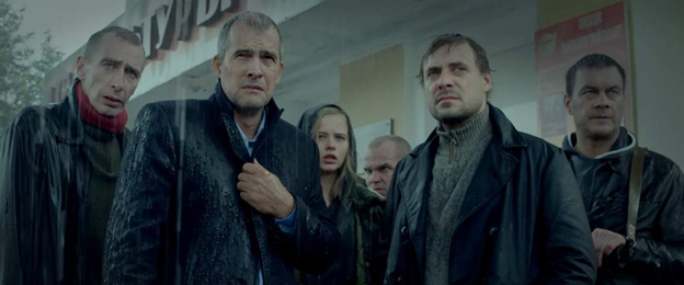 Кадр из фильма "Защитники", актер(второй слева) в роли генерал-майора Николая Долгова
