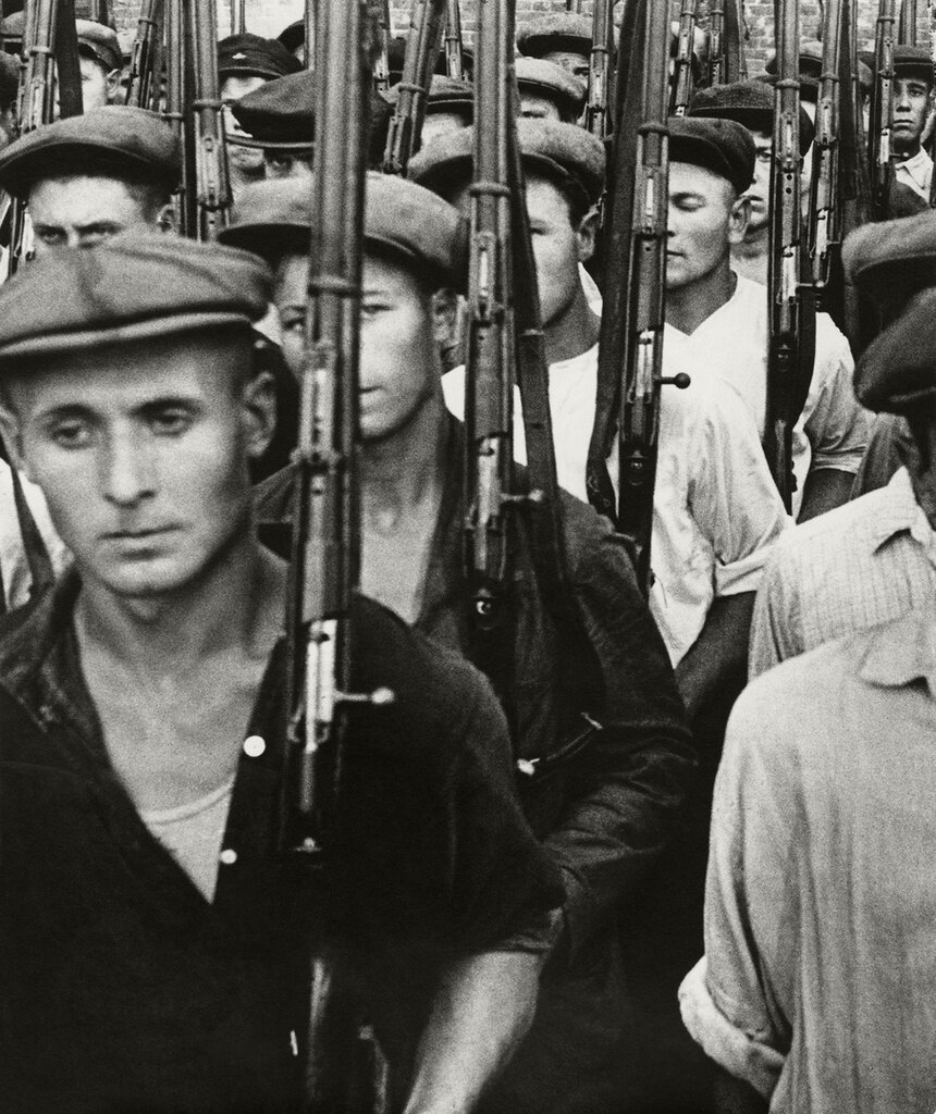 «Рабочие московских заводов взяли в руки винтовки». Иван Шагин, 1941 год, г. Москва, МАММ/МДФ. 