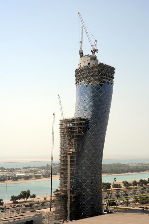 capital_gate_abu_dhabi_construction05.jpg