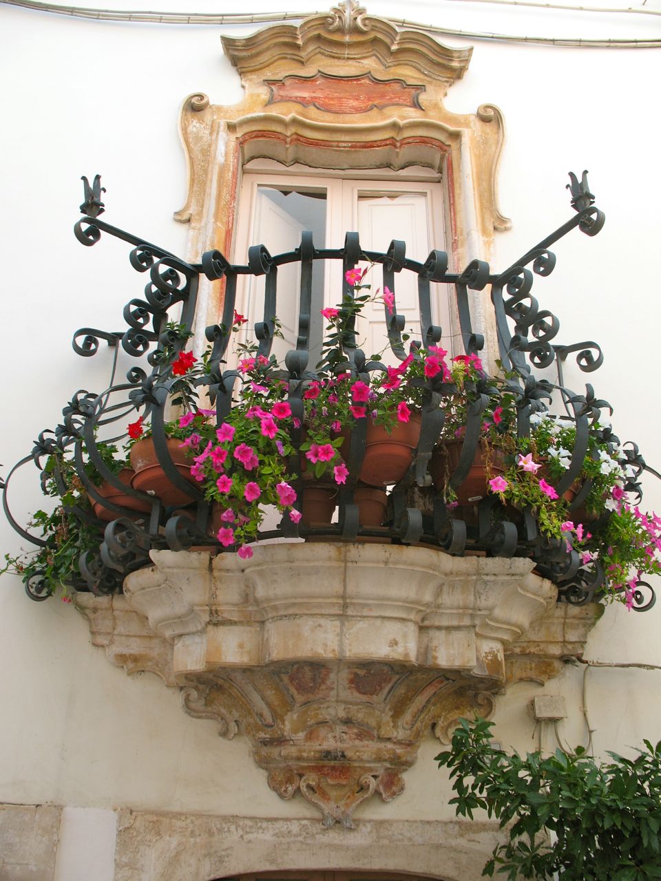 locorotondo italy 35 Worlds Most Beautiful Balconies