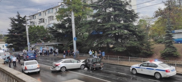 ДТП стало причиной транспортного затора в Севастополе