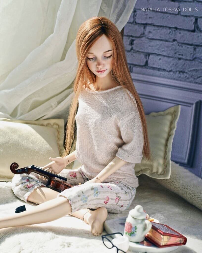  Наталья Лосева, мастерица из Новосибирска,  создает невероятно красивых реалистичных шарнирных  кукол.  Куколки небольшие, всего 36 см, очень изящные и нежные, с разным характером и настроением.-6-5