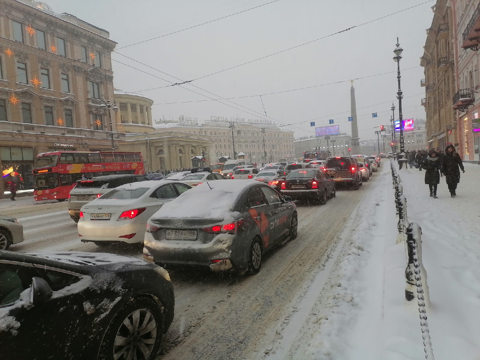 Когда потеплеет в спб май 2024. Петербург зимой. Снег в Петербурге. Заснеженный Питер. Дороги в Питере.