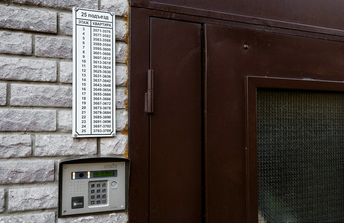 Человейник в Питере: 35 подъездов, 3708 квартир... Истории из жизни