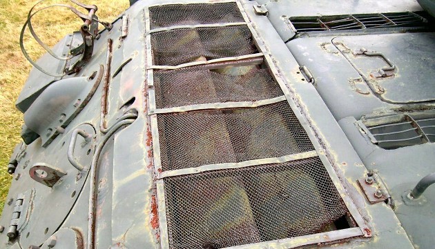 Как мл.сержант Цымбал завёл с помощью обычного лома подбитый "Т-34" и на задней передаче угнал его на глазах у гитлеровцев Как мл.сержант Цымбал завёл с помощью обычного лома подбитый "Т-34" и на задней передаче угнал его на глазах у гитлеровцев история