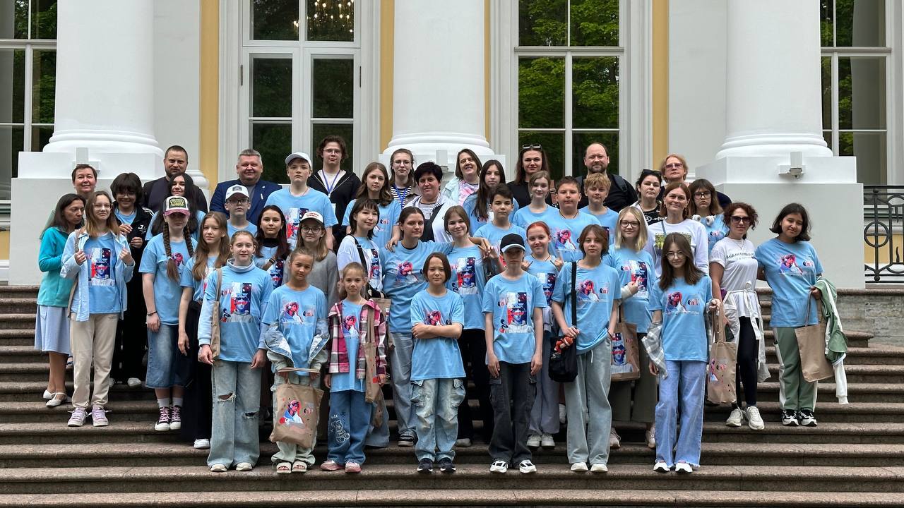Школьники Ямала отправились в творческую школу Санкт-Петербурга