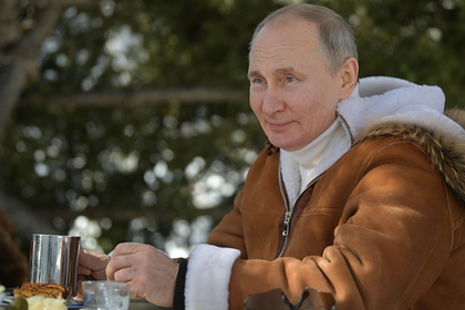 Путин бросил монетку в тайге Путин бросил монетку в тайге Россия