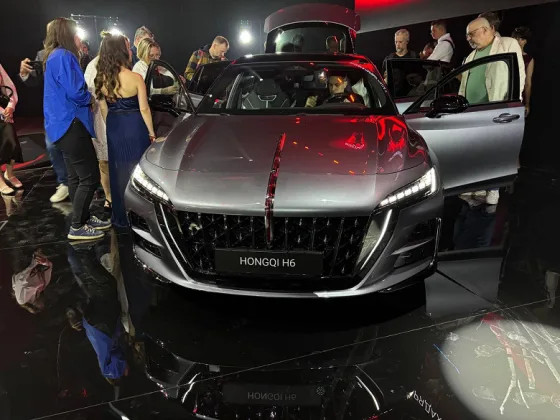 Аналог Audi A7 с мощным мотором и 8-ступенчатым «автоматом» — 3,89 млн рублей. В России представили премиум-фастбэк Hongqi H6