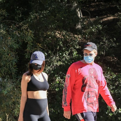 Беременная Эмили Ратажковски наслаждается солнечной погодой в Лос-Анджелесе Беременная Эмили Ратажковски наслаждается солнечной погодой в Лос-Анджелесе Экстерьер