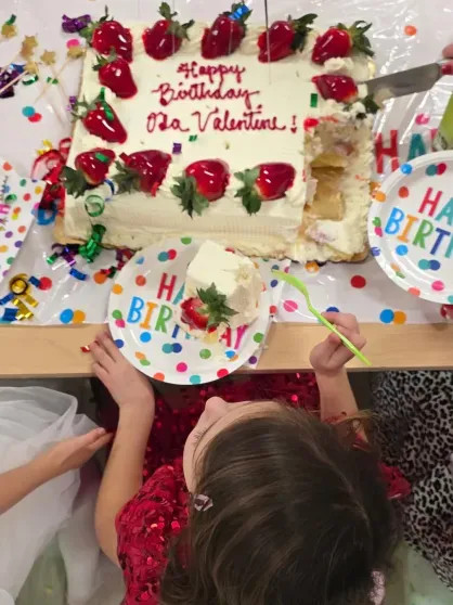 Данила Козловский показал редкие кадры с дочерью в честь её шестилетия Данила Козловский показал редкие кадры с дочерью в честь её шестилетия instagram (инстаграм),социальная сеть,виталий бородин,вооруженные силы,армия,россия,Данила Козловский,малый драматический театр (мдт),Оксана Акиньшина,Ольга Зуева