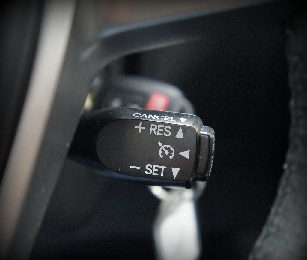 Пользоваться круиз-контролем в дождь: опасно или все же можно? круиз-контроль,Марки и модели,полезные советы